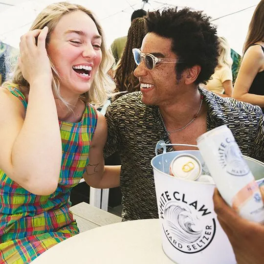 Green Apple - White Claw®| Grab Life by the Claw